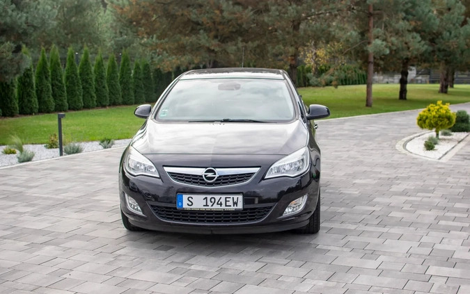 Opel Astra cena 28950 przebieg: 182550, rok produkcji 2010 z Nisko małe 781